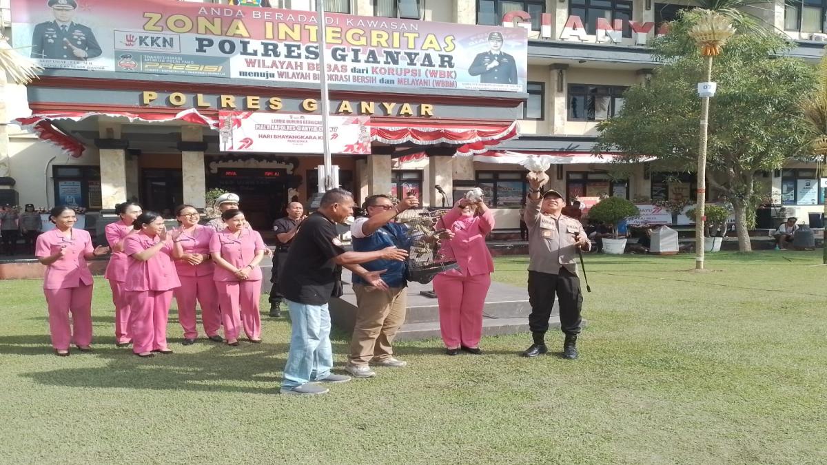 500 Kicau Mania Meriahkan Lapangan Bhayangkara Polres Gianyar