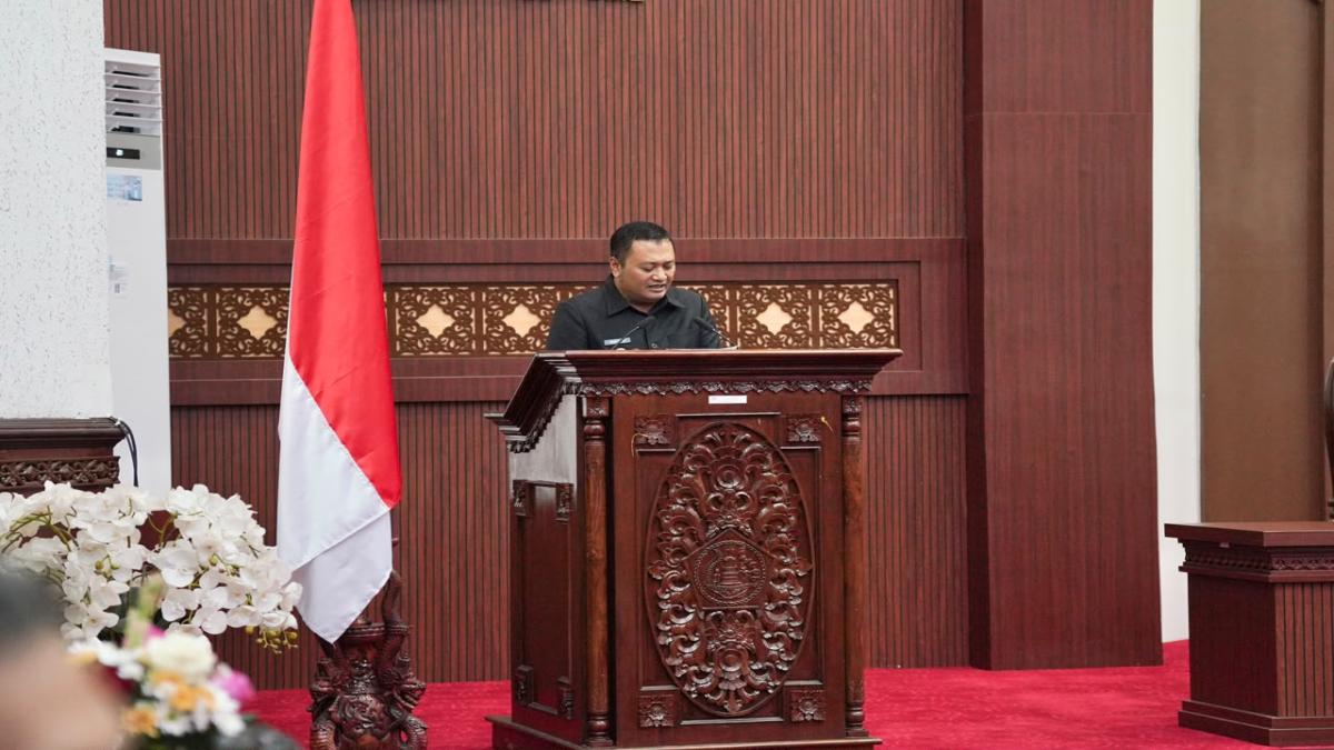 Bupati Mahayastra Jawab Sorotan Fraksi, Beasiswa hingga Pembangunan GOR Gianyar Jadi Fokus