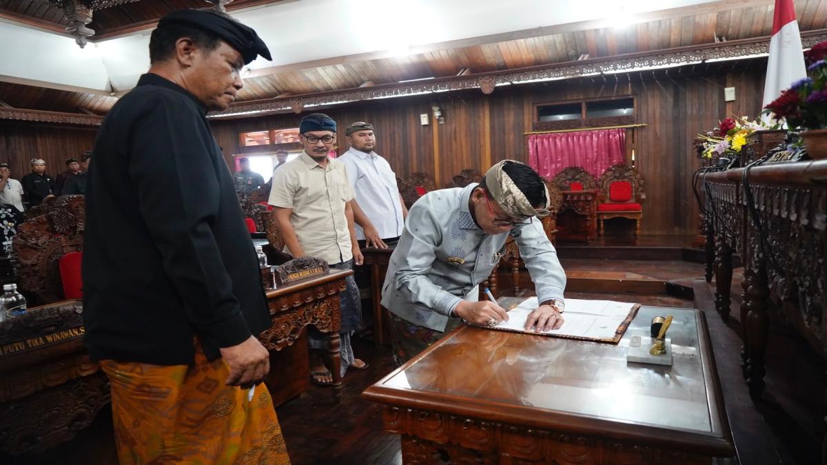 DPRD Klungkung Sahkan Ranperda Pertanggungjawaban APBD 2025, Bupati I Made Satria: Jadi Evaluasi Tingkatkan Kualitas Pembangunan