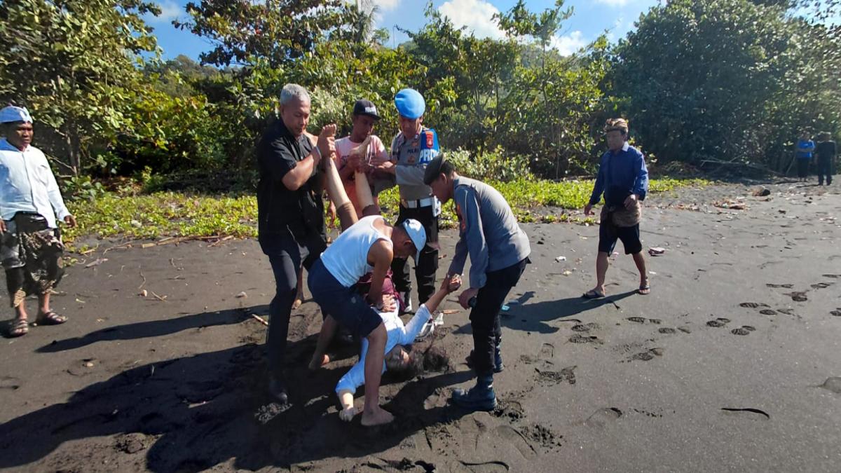 Hendak Basuh Kaki di Pantai Goa Lawah, Pasutri Asal Kintamani Terseret Ombak hingga Meninggal