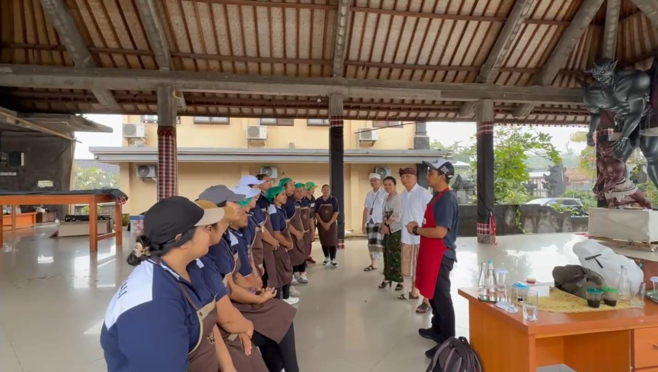 Kepala Disnaker dan ESDM Bali Tinjau Pelatihan MTU Kejuruan Roti dan Kue di Gianyar