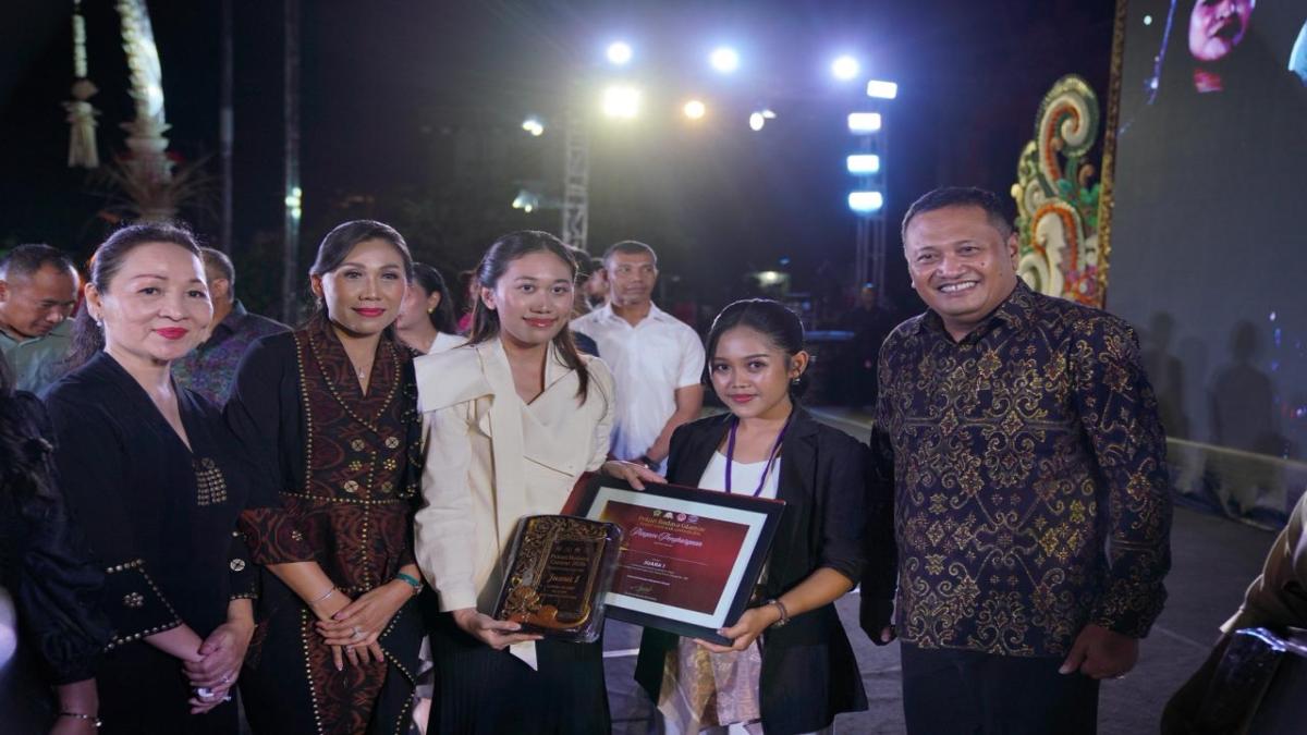 Kreativitas Desainer Muda Bersinar di Grand Final Fashion dan Silver Jewellery Design Gianyar