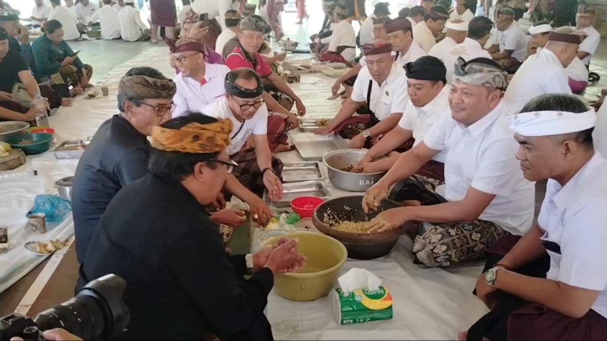 Parade Ngelawar dan Metanding Gebogan Meriahkan HUT RI ke-81 di Gianyar, 64 Desa Tampilkan Keberagaman Rasa