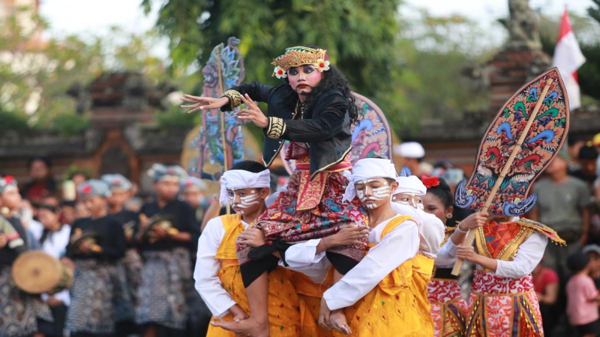 Pelajar SMP-SMA di Klungkung Tampilkan Kreativitas dalam Parade Budaya Sambut HUT ke-81 RI