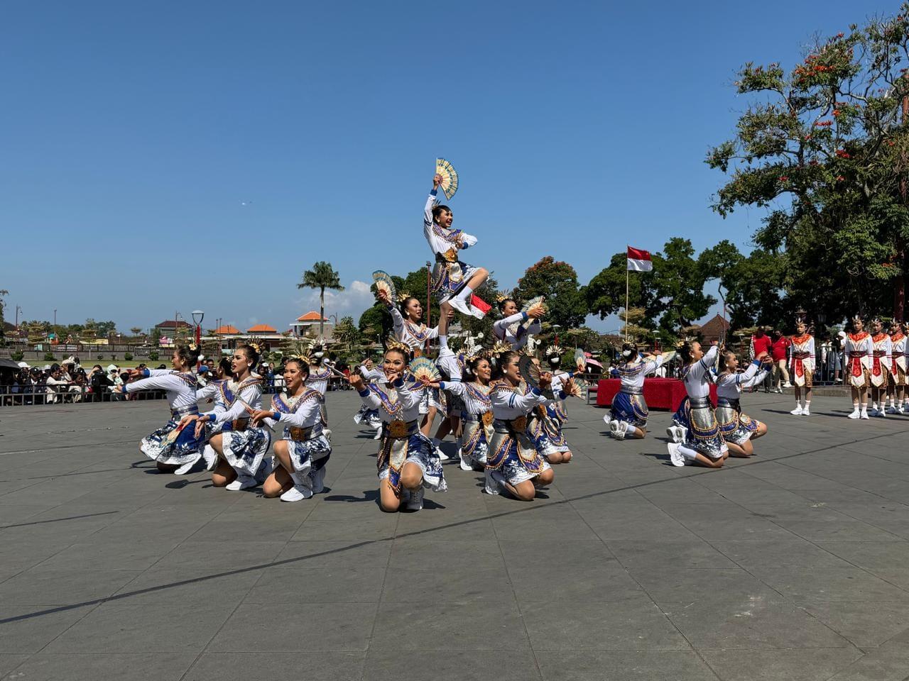 Semarak HUT ke-81 RI, 175 Pleton Pelajar se-Gianyar Ikuti Lomba Gerak Jalan Indah dan Kreasi