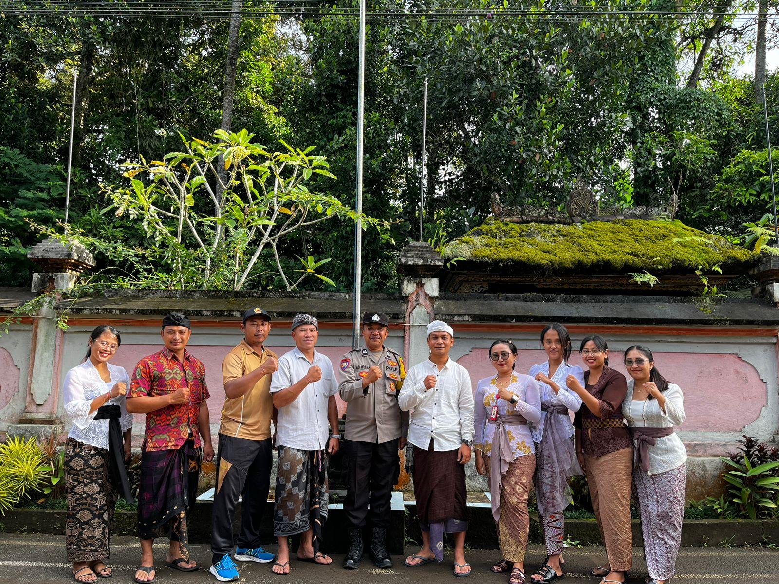 Tanamkan Disiplin Sejak Dini, Bhabinkamtibmas Desa Bukian Edukasi Siswa SDN Hindu 1 Bukian