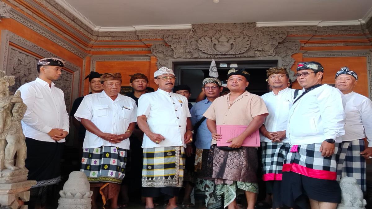 Tokoh Puri Saren Kauh Peliatan Tjokorda Gde Agusnawa Jadi Pendaftar Pertama Calon Perbekel Peliatan