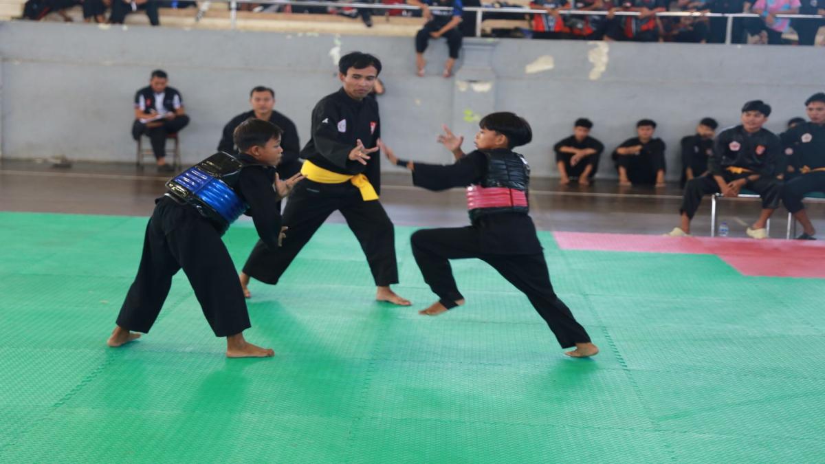 Wabup Klungkung Buka Sparing Partner Bakti Negara, 180 Atlet Pencak Silat dari Lima Kabupaten Unjuk Kemampuan