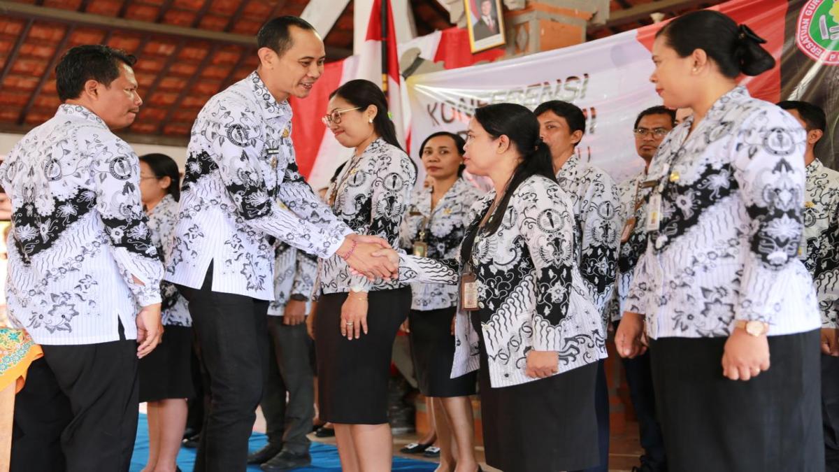 Wabup Tjok Surya Buka Koncab XXIII PGRI Dawan, Tekankan Komitmen Guru Hadapi Tantangan Era Digital